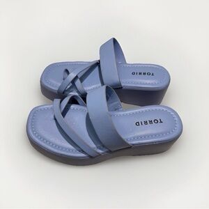 Women's Torrid Size 7 WW Toe Post Strappy Flatform Sandal Blue Extra Wide Casual